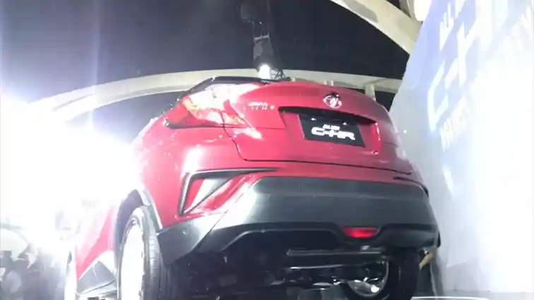 Foto - Bagian Kolong Toyota C-HR Identik Milik Supercar, Apa Fungsinya?