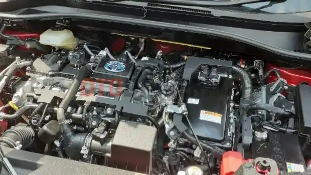 Foto - Toyota C-HR Hybrid Meluncur, Selisih RP 30 Juta "Saja"