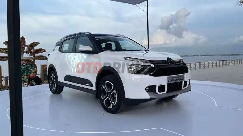 Komparasi - Komparasi Dimensi, Spesifikasi Mesin, Dan Harga Citroen C3 Aircross vs Rival