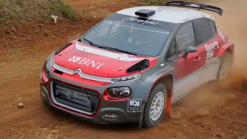 Foto - Simak Performa Mesin Citroen C3 R5 Yang Digunakan Bamsoet dan Sean Gelael 