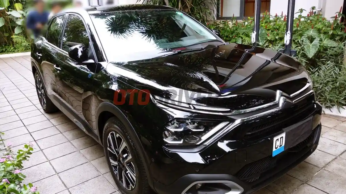 Foto - Citroen-E-C4 Mobil Kedutaan Prancis Resmi Dijual Rp 1,198 Miliar, Ini Spesifikasinya