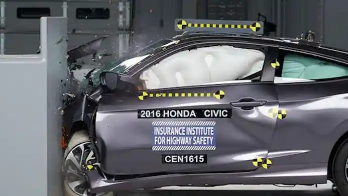 Crash Test - VIDEO: Crash Test Honda Civic 2016