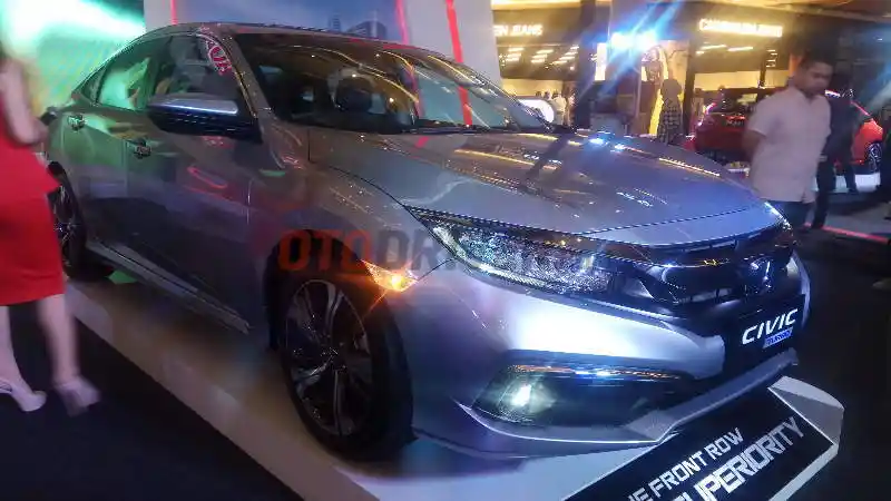 Foto - Daftar Harga Sedan Merek Jepang Terbaru (Maret 2019)