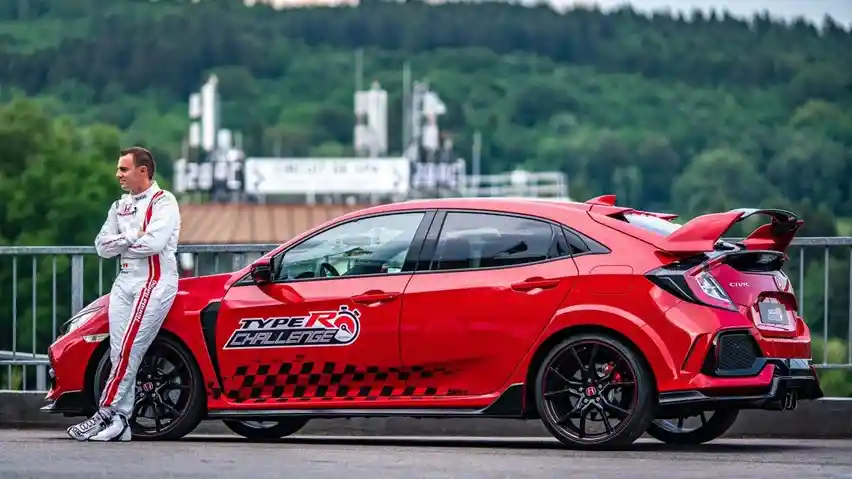 Foto - Honda Civic Type R Kembali Ukir Rekor Sebagai Mobil FWD Terkencang