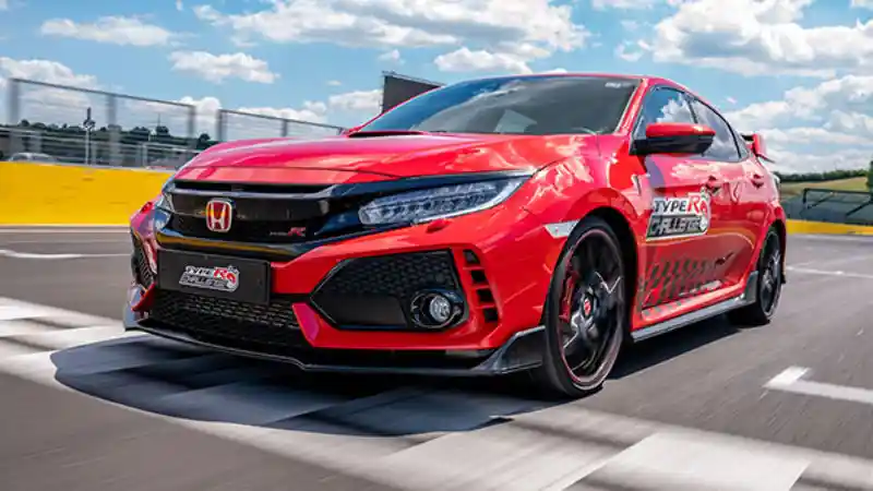Foto - Honda Civic Type R Dilesatkan Seorang Pembalap F1 Sampai Pecah Rekor