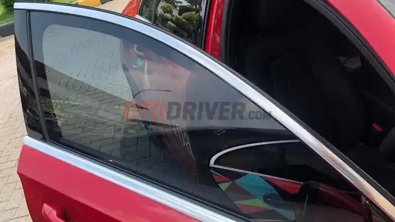 Foto - CLA Class dengan A-Class Sedan Membingungkan?