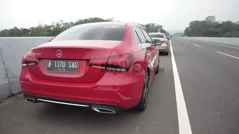 Foto - CLA Class dengan A-Class Sedan Membingungkan?