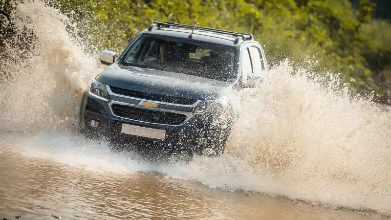 Foto - Masuk Musim Hujan, Simak Tips Mengemudi Berikut ini