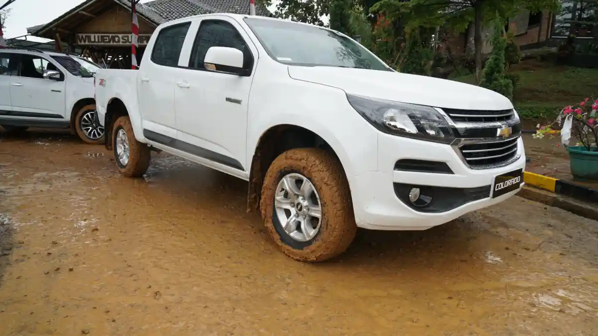 Foto - FIRST DRIVE: Chevrolet Colorado LT 2017