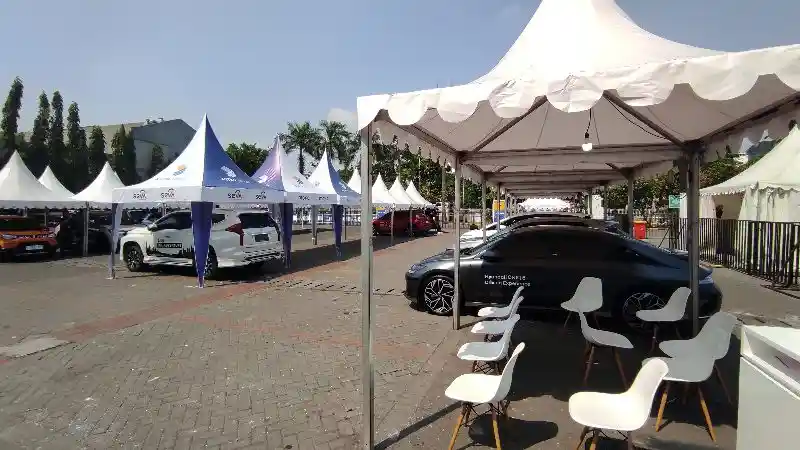 Foto - Habiskan Akhir Pekan dengan Mencoba Mobil Listrik di GIIAS Surabaya 2023