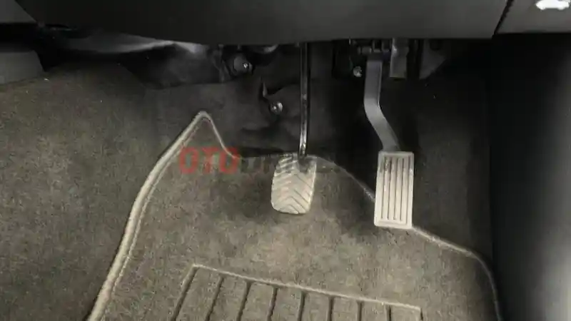 Foto - Alasan Wuling Confero Pakai Transmisi Bukan Murni Matic