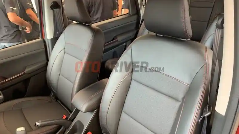 Foto - First Drive: Wuling Confero S ACT