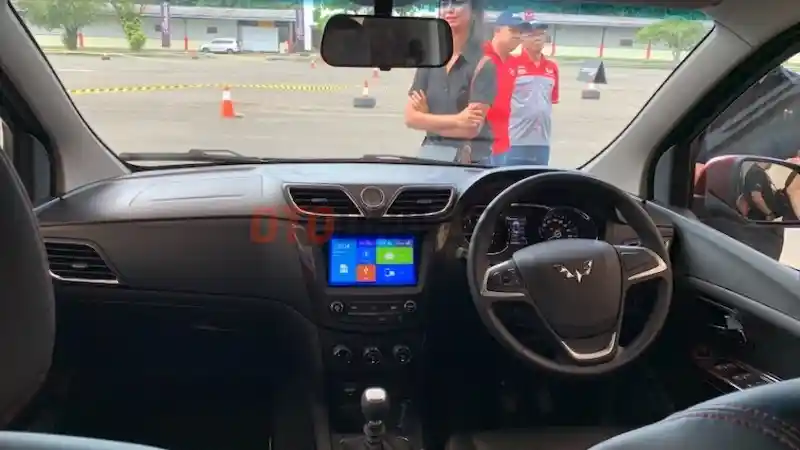 Foto - First Drive: Wuling Confero S ACT