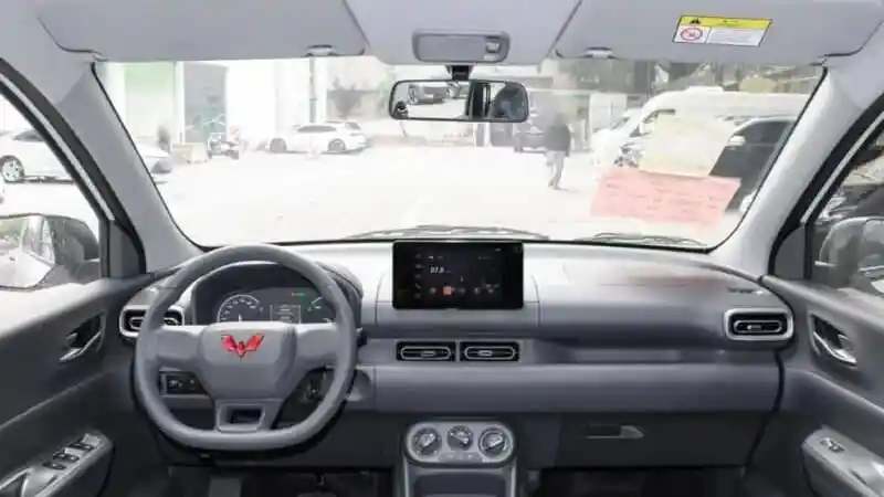 Foto - Wuling Rilis Hongguang EREV Kembaran Confero Bertenaga Hybrid, Intip Spesifikasinya