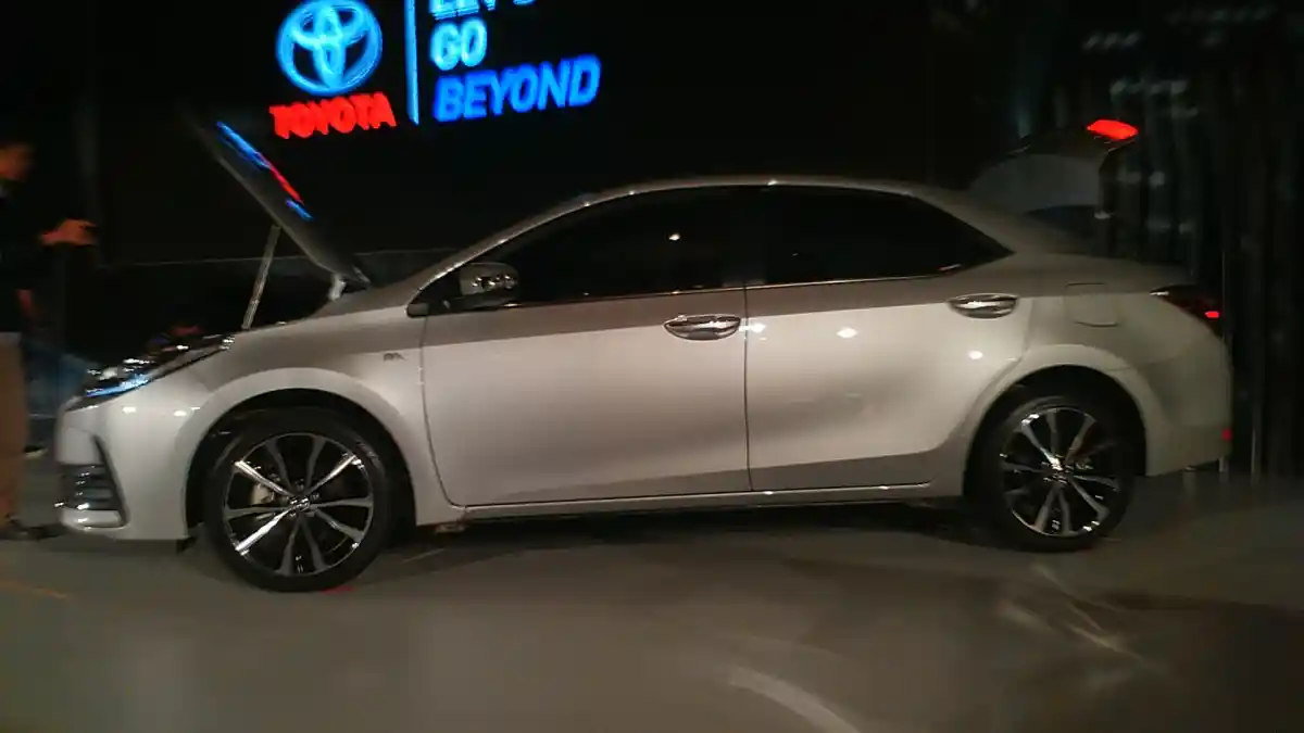 Foto - All New Camry Meluncur di Tengah Lesunya Permintaan Sedan