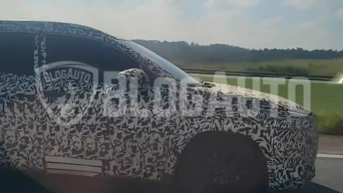 Foto - Toyota Corolla Pikap Bakal Hadir, Prototipenya Seliweran di Jalan Umum