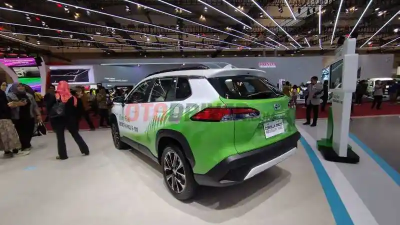 Foto - Dipamerkan di Indonesia. Toyota Corolla Cross Flex Fuel Bisa Tekan Emisi Hingga 50%