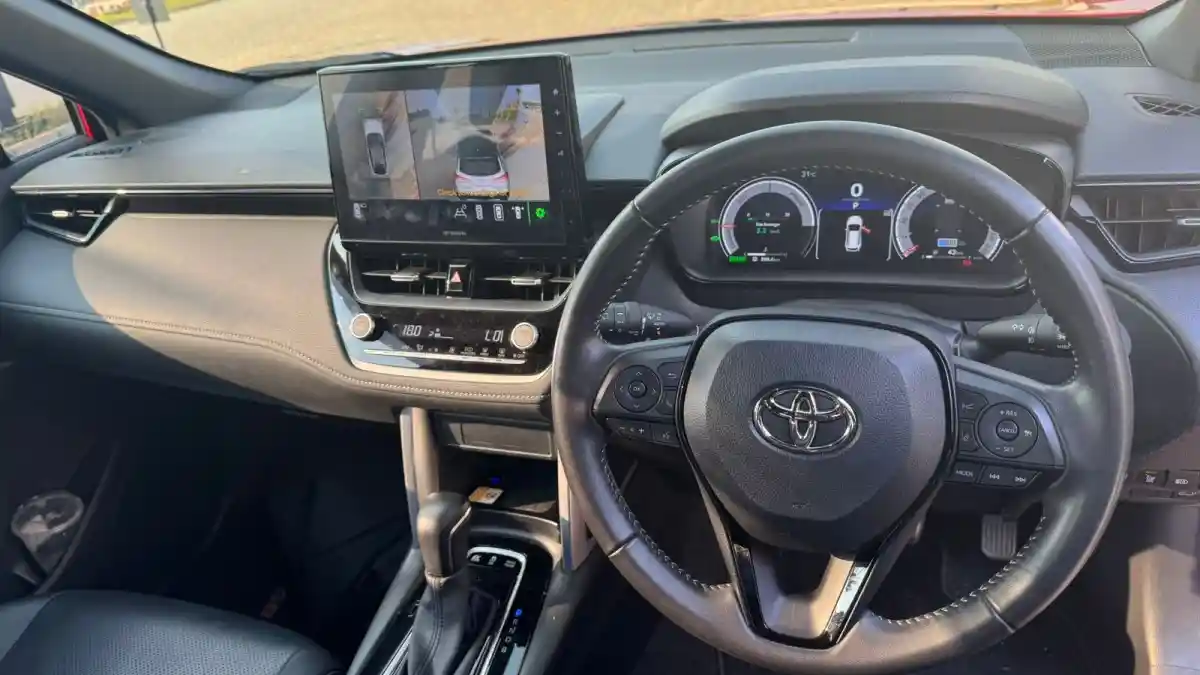 Foto - Mudik In Style 2026 : Toyota Corolla Cross Hybrid, Pilihan Paling Hemat Buat Mudik