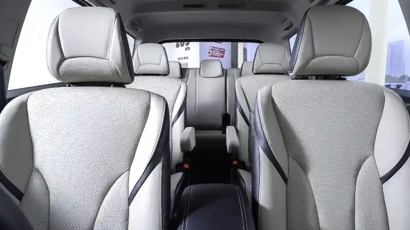 Foto - Wuling Suguhkan MPV Turbo Seharga LMPV