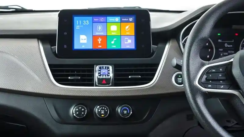 Foto - Wuling Suguhkan MPV Turbo Seharga LMPV