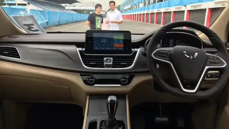 Foto - FIRST DRIVE: Wuling Cortez i-AMT 2017