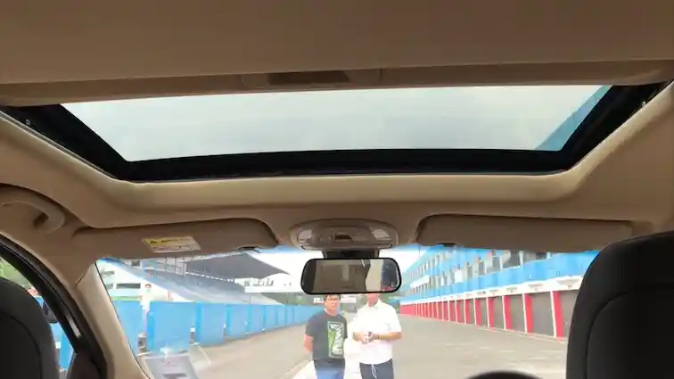 Foto - Fitur-Fitur Ini Dulunya Hanya Ditemukan Di Mobil Mewah