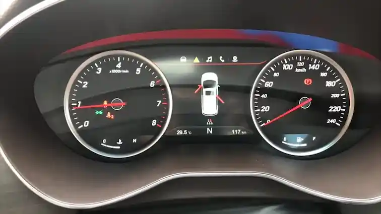 Foto - FIRST DRIVE: Wuling Cortez i-AMT 2017