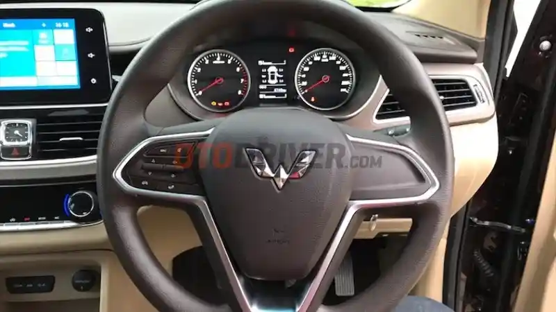 Foto - First Drive: Wuling Cortez 1.5 2018