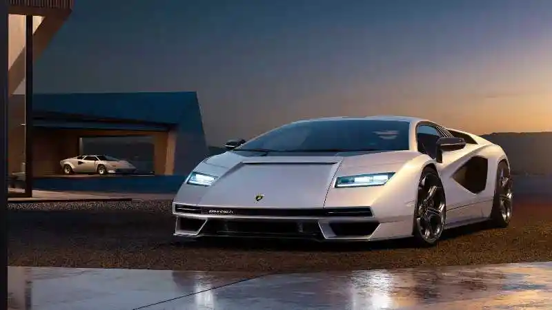 Berita - Lamborghini Countach Bangkit Kembali. Melenggang Dalam Wujud Supercar Hybrid 
