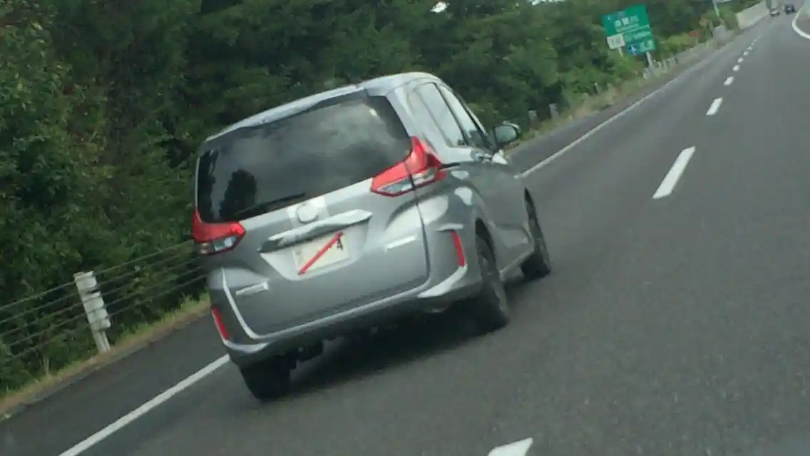 Foto - SPY SHOT: Honda Freed 2017