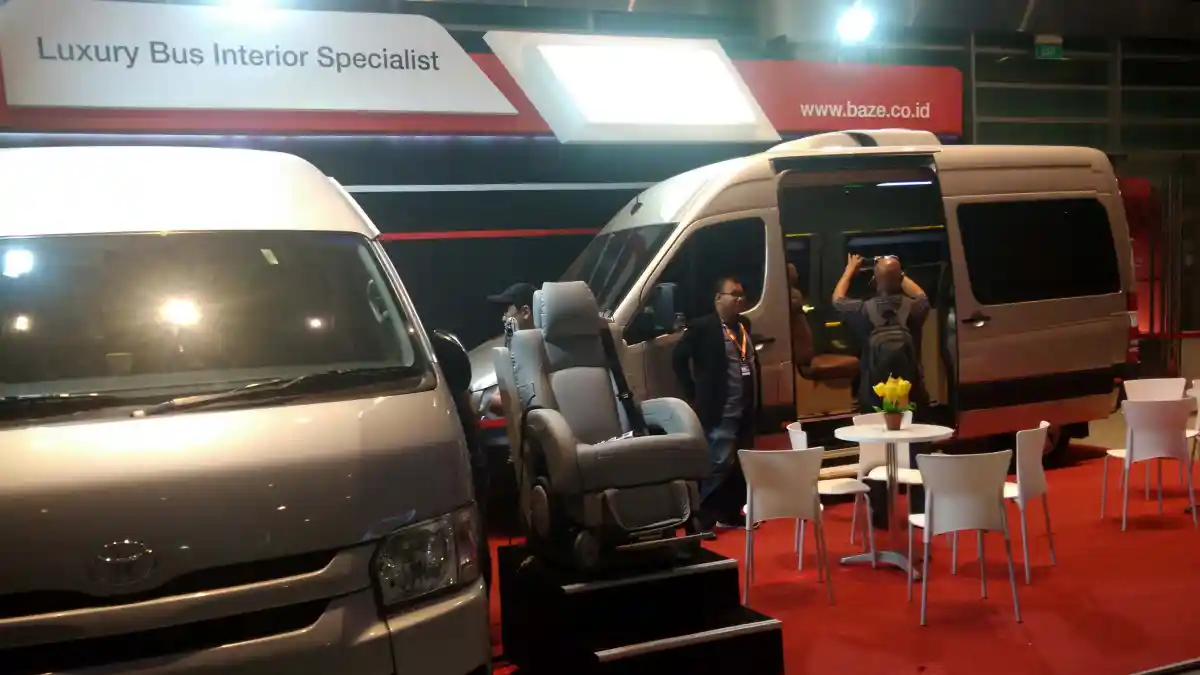 Berita - Baze : Menyulap Bis Dengan Interior Custom