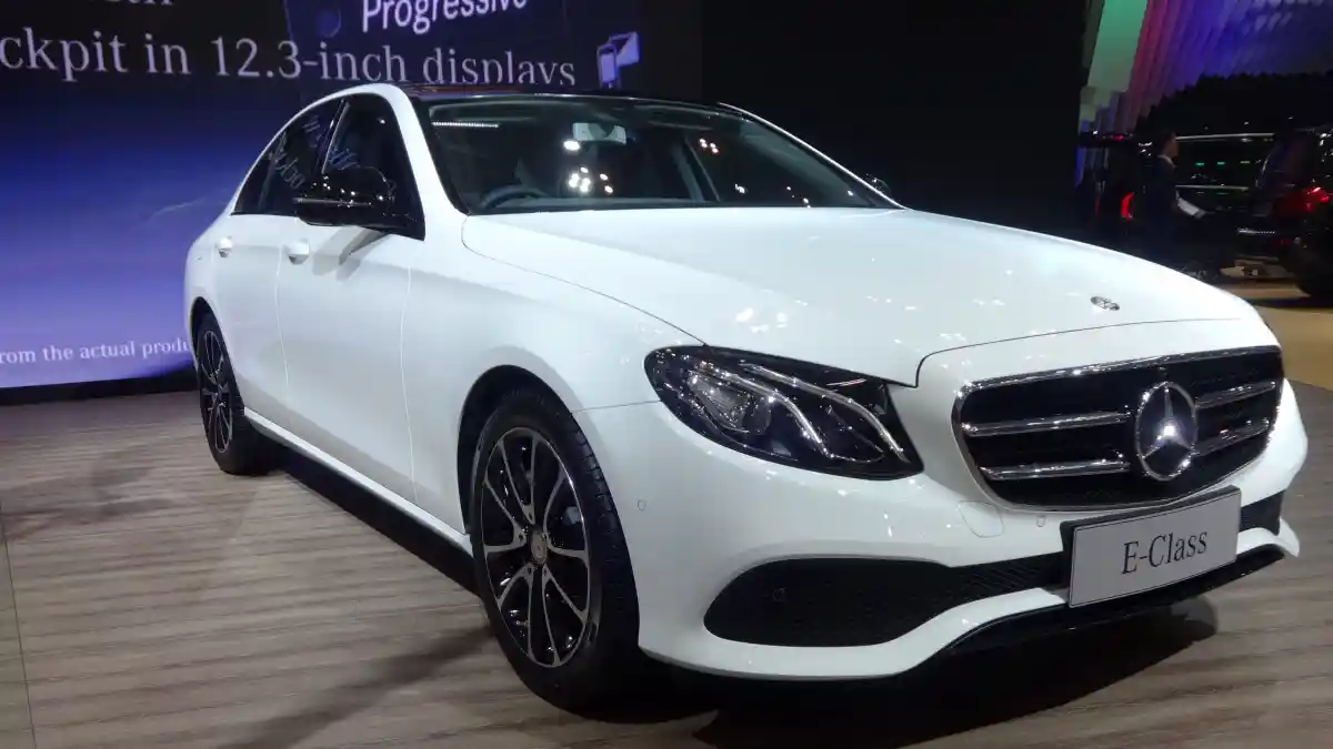 Berita - GALERI FOTO: Mercedes-Benz All New E-Class 2016 (19 Foto)