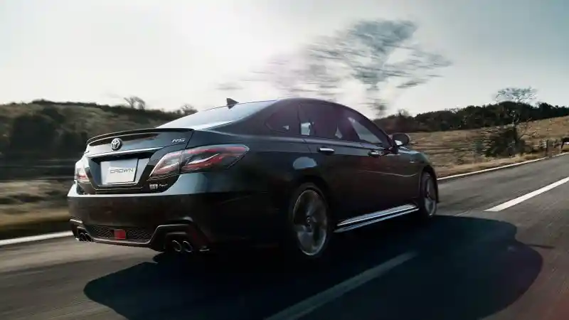 Foto - Sedan Toyota Crown Disuntik Mati, SUV Crown Dihidupkan 