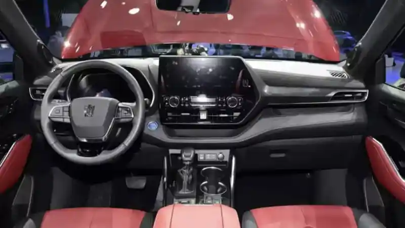 Foto - Toyota Crown SUV Resmi Melenggang Di Tiongkok