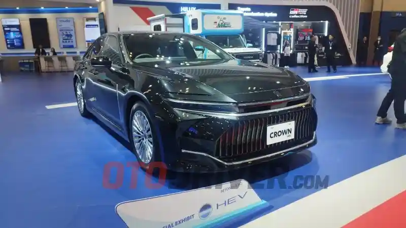 Berita - Toyota Bawa Crown Sedan Di GJAW 2024, Sang Penerus Dinasti Sedan legendaris