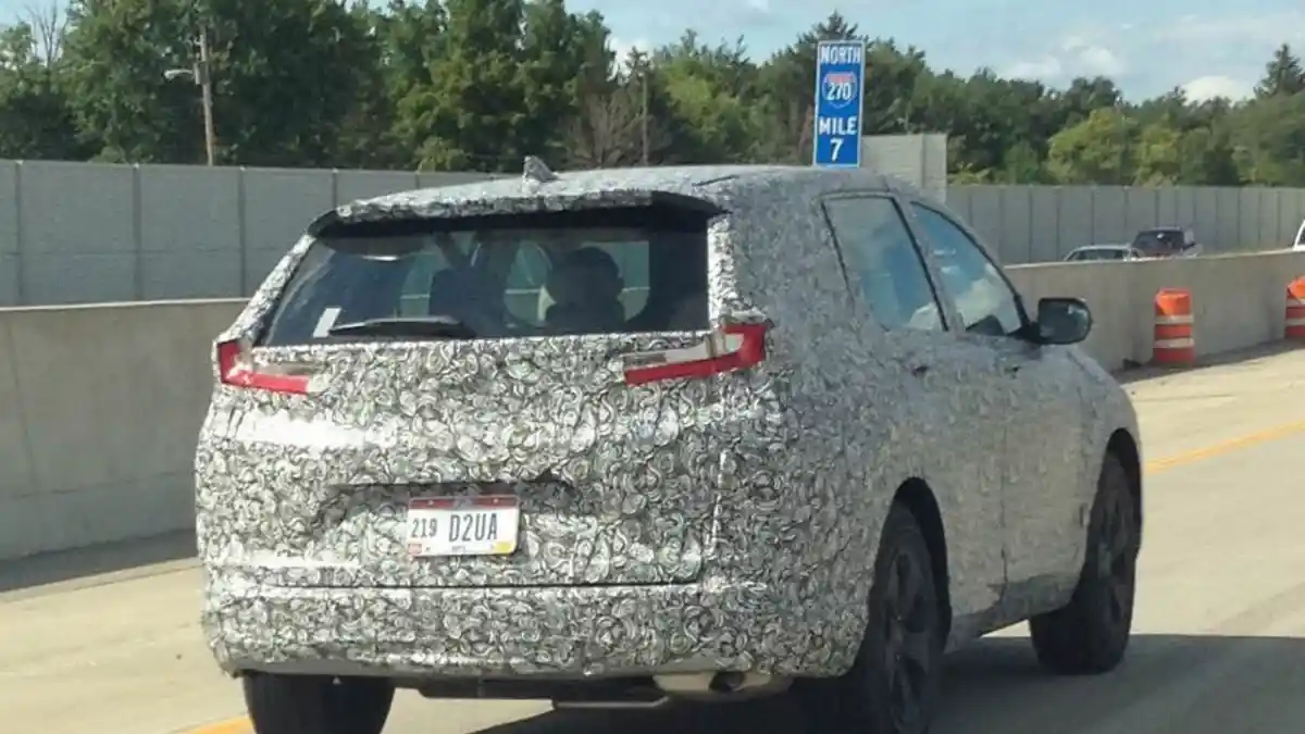 Foto - Honda CR-V 7-Seater 2017 Kembali Uji Jalan di Amerika Serikat
