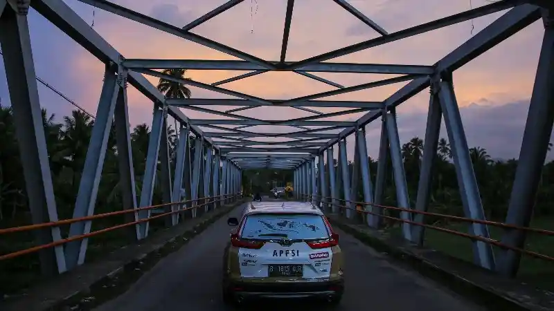 Foto - Rombongan Honda CR-V Turbo Libas Jalanan Rusak di Palu Sebagai Pembuktian Performa 