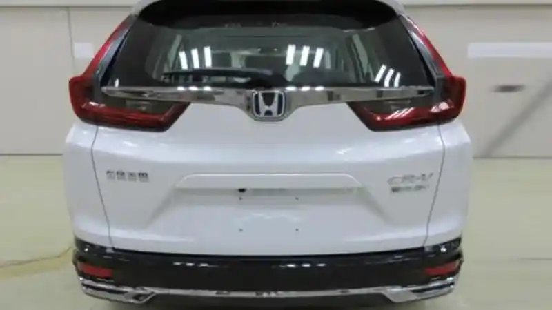 Foto - CR-V Tenggak Seliter Bensin Untuk 100 km?