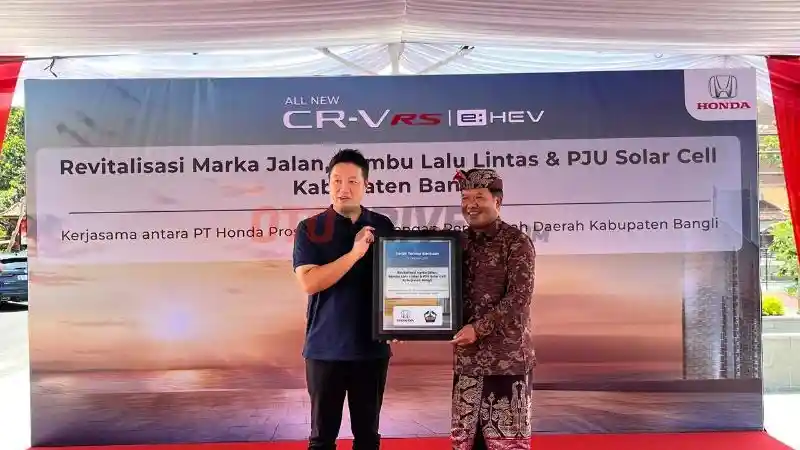 Foto - Disela-Sela Test Drive CR-V Baru, PT HPM Lakukan Revitalisasi Marka Jalan Di Kabupaten Bangli