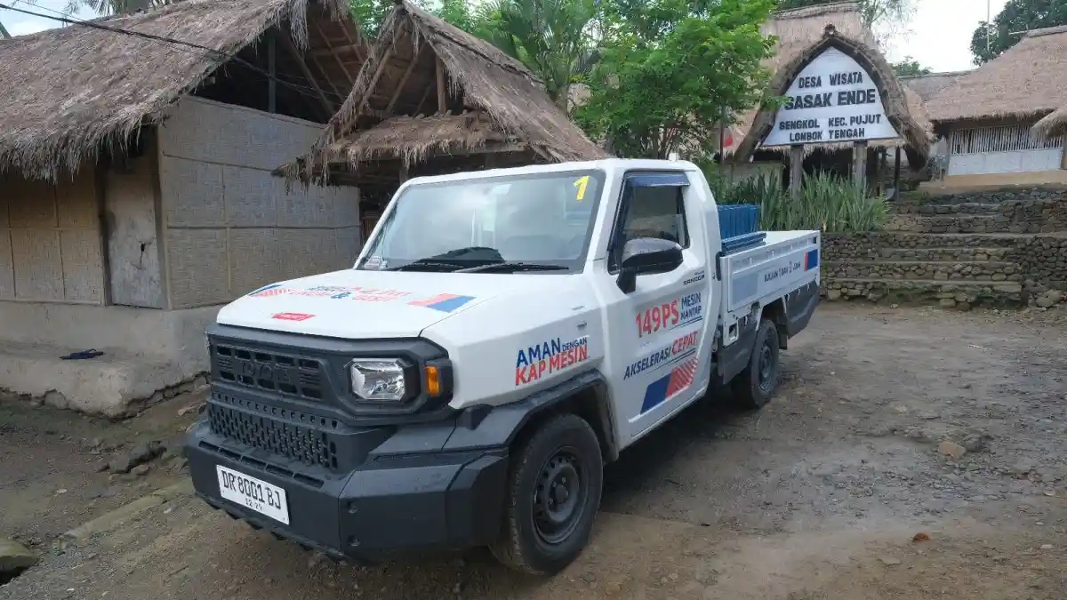 Foto - Wujud Kepedulian, Toyota Bangun Toilet Umum Di Desa Sasak Ende