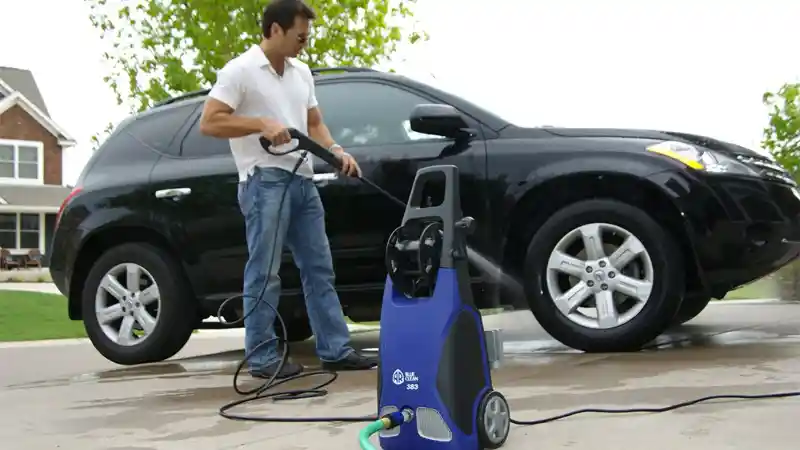 Foto - 5 Dampak Membiarkan Mobil Kotor di Musim Hujan