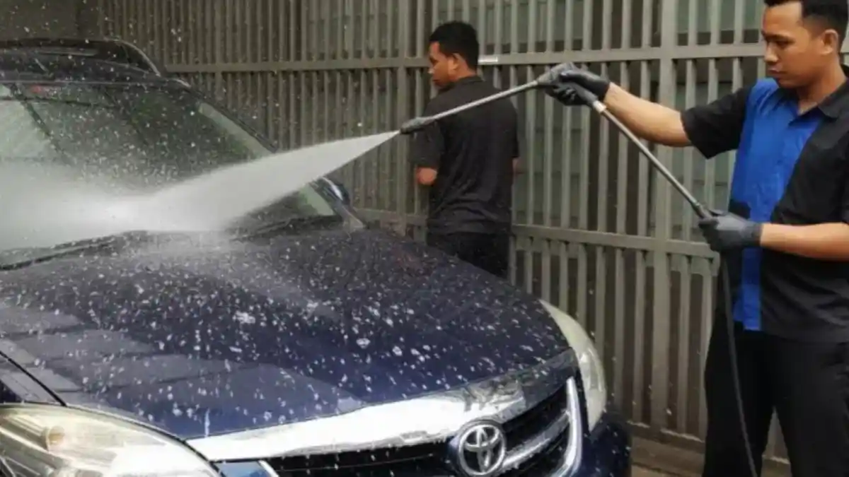 Foto - Debu Vulkanik Bisa Jadi Mimpi Buruk untuk Mobil. Berikut Hal Yang Perlu Diperhatikan