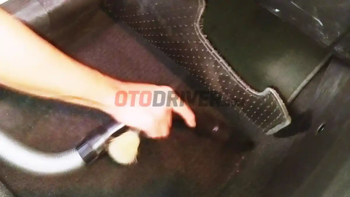 Foto - Ini Cara Mencuci Mobil Yang Hemat Air