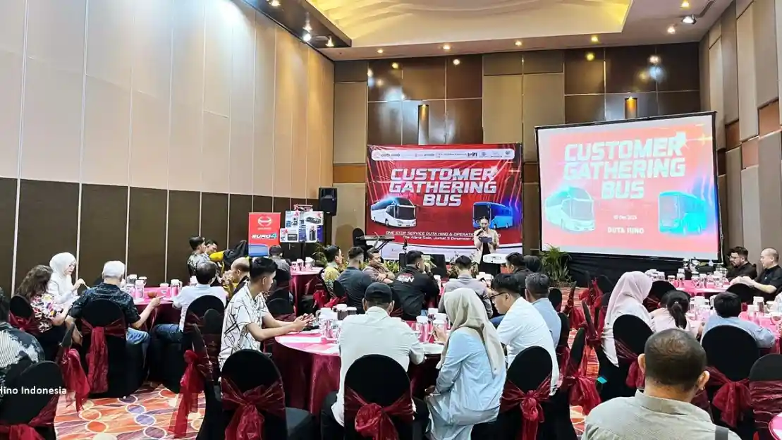 Foto - Hino Luncurkan Layanan Satu Atap Untuk Pembelian Bus