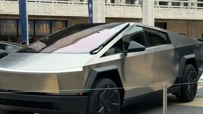 Foto - Tesla Recall Ribuan Cybertruck, Terkait Masalah Wiper