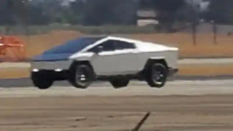 Berita - Tesla Cybertruck Akan Dikirim Pertengahan Tahun Depan. Janji Palsu Lagi?