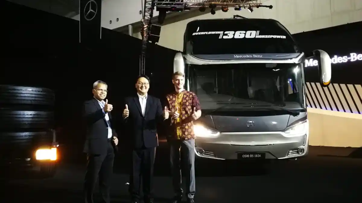 Foto - Mercedes-Benz Menggebrak Pasar dengan Dua Chassis Baru, Meluncur Hari Ini