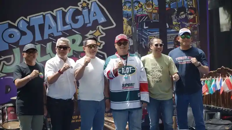 Berita - Komunitas Group Otomotif 1990 Sukseskan Acara Nostalgia Jalur DA90's