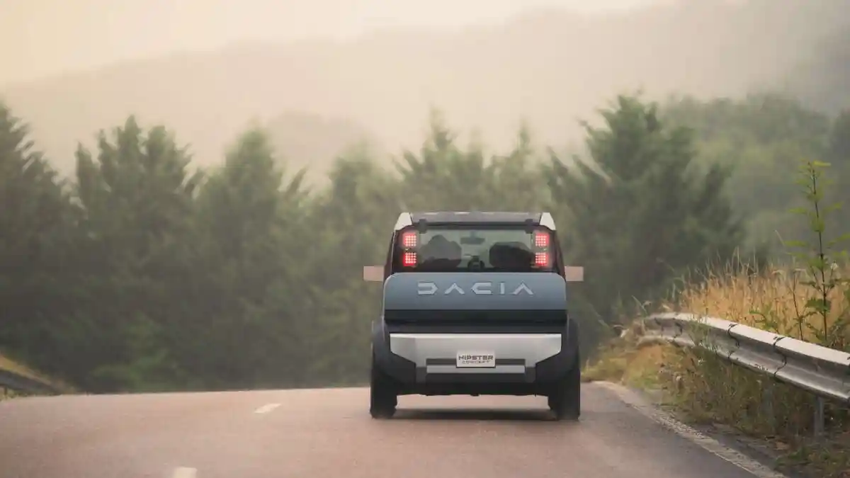 Foto - Resmi Dijual, Mini EV Ini Disebut Land Rover Defender Versi Mungil