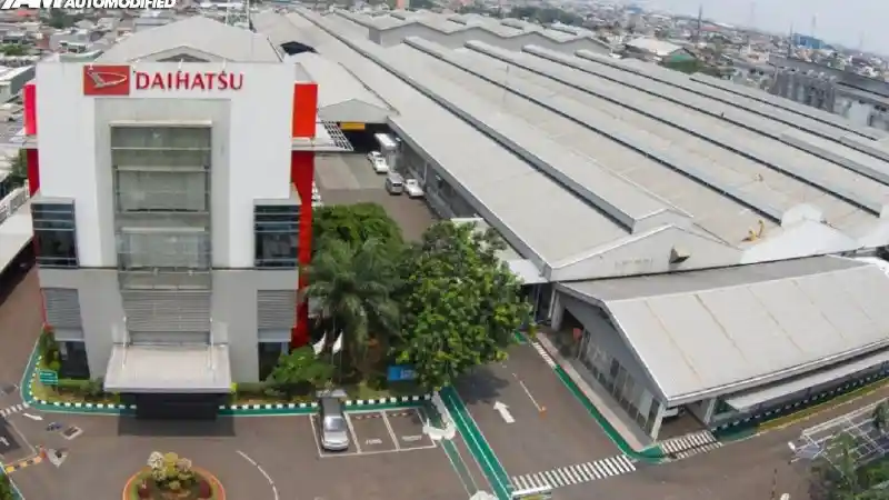 Foto - Demi Kesehatan Pegawai, Daihatsu Terapkan Hal Ini di Pabrik Perakitan